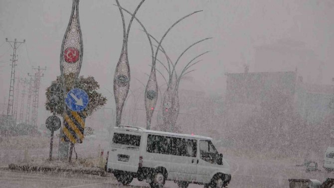 Yüksekova’da Yoğun Kar Yağışı