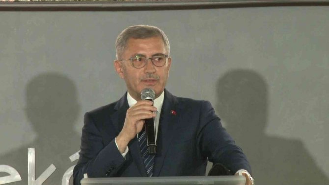 Üsküdar’da İ̇skender Pala’nın 13 Romanı 13 Resme Dönüştü