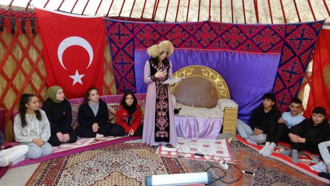 Lise Bahçesinde Kurulan Otağ Çadırında Orta Asya Türk Kültürü Tanıtıldı