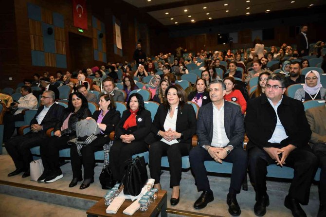 İ̇stanbul Barosu Başkanı Filiz Saraç Esenyurt’ta Seminer Verdi