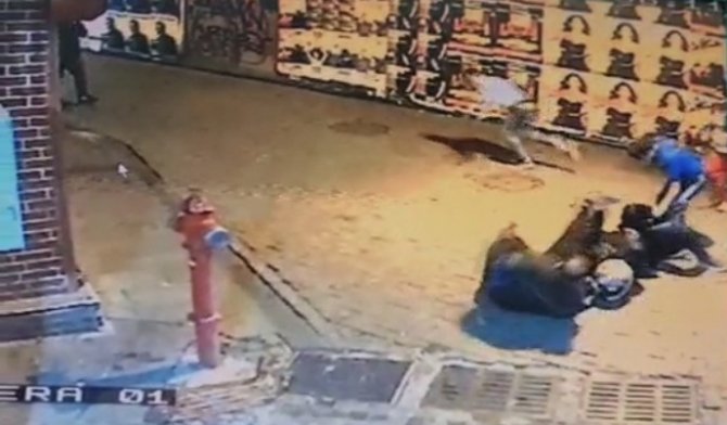 İ̇stanbul’da Bıçaklı Ve Kasklı Kavga Kamerada: Beşiktaş Polisi Saldırganları Yakaladı