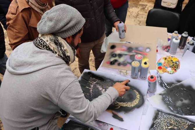 İ̇talyan Ressam Savaş Mağduru Çocukları Resmetti