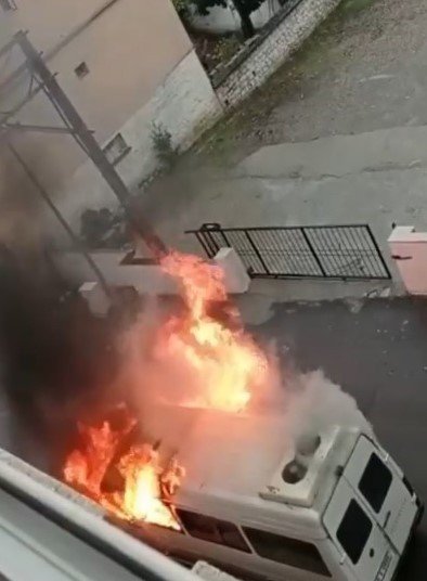 Park Halindeki Minibüs Yandı