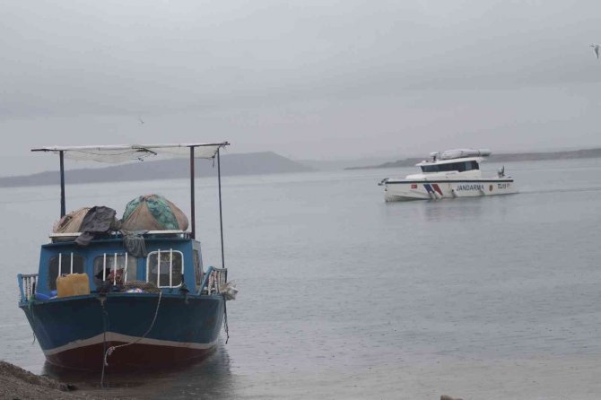 Balık Tutmak İçin Ağları Gerdirirken Tekneden Düşüp Suda Kayboldu