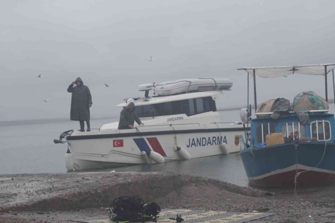 Balık Tutmak İçin Ağları Gerdirirken Tekneden Düşüp Suda Kayboldu