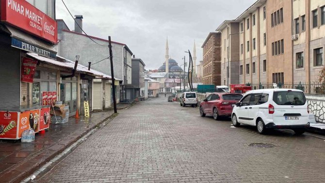 Her Kışı Çetin Geçen Karlıova’da Beklenen Kar Henüz Yağmadı