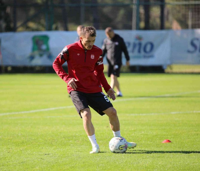 Sivasspor’un Antalya Kampı Başladı