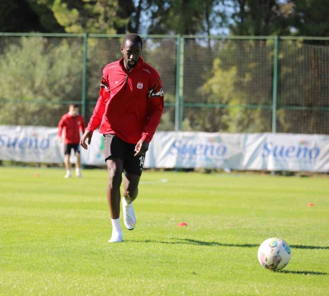 Sivasspor’un Antalya Kampı Başladı