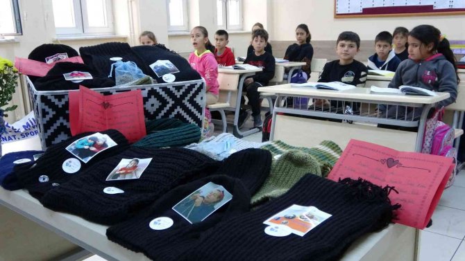 Öğrencilerin Ve Velilerin Ördüğü Atkı, Bere Ve Şapkalar Tunceli’deki Askerlere Gönderildi