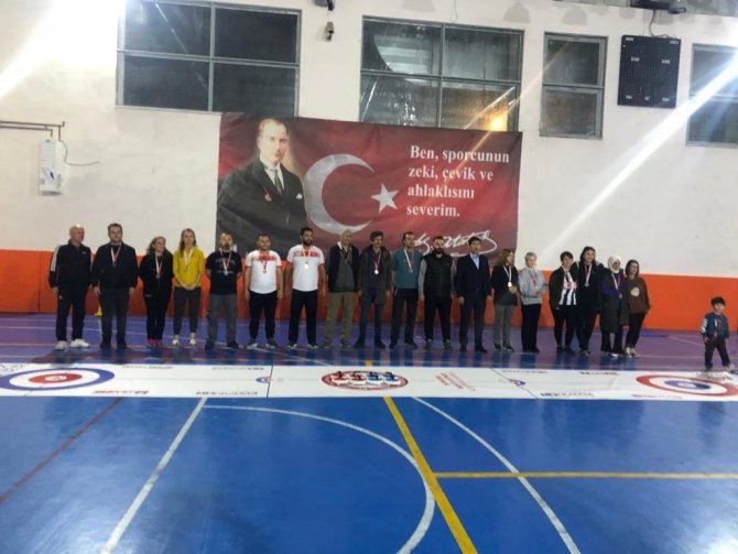 Köyceğiz’de Öğretmenler Arasında Floor Curling Turnuvası Yapıldı