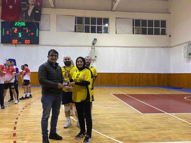 Kurumlar Arasında Düzenlenen 29 Ekim Cumhuriyet Bayramı Voleybol Turnuvası Tamamlandı