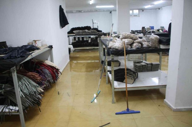 Midyat’ta Sağanak Nedeniyle Ev Ve İş Yerlerini Su Bastı