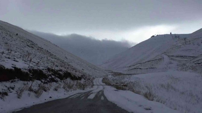 Palandöken Beyaz Gelinliğini Giydi