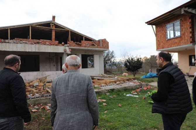 Vali Oktay, 5.9’luk Depremde Sakarya’da 93 Yapının Hasar Gördüğünü Açıkladı