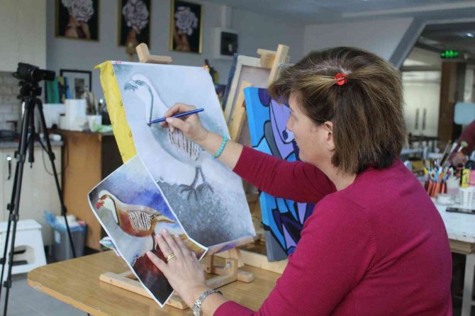 Sinoplu Kadınlar Tuvalleri Hayalleriyle Süslüyor