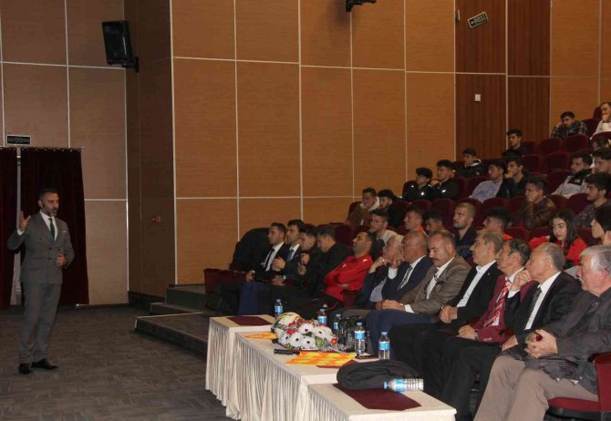 Sivas’ta Rekor Sayı İle Futbol Aday Hakem Kursu Başladı