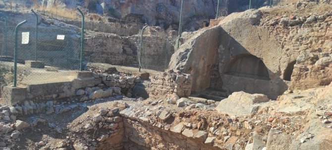 Tarihi Yedi Uyuyanlar Mağarası Bölgesinde Korkutan Yangın