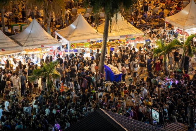 Tayland’da Pattaya Havai Fişek Festivali Renkli Görüntüler Oluşturdu
