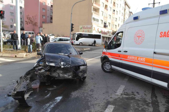 Tekirdağ’da İki Aracın Çarpıştığı Yaralamalı Kaza Kamerada