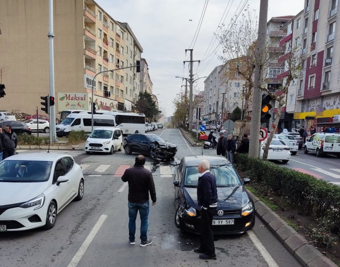 Tekirdağ’da İki Aracın Çarpıştığı Yaralamalı Kaza Kamerada
