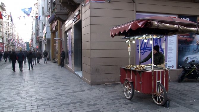 İ̇stiklal Caddesi’ndeki Tezgahlar Kaldırıldı