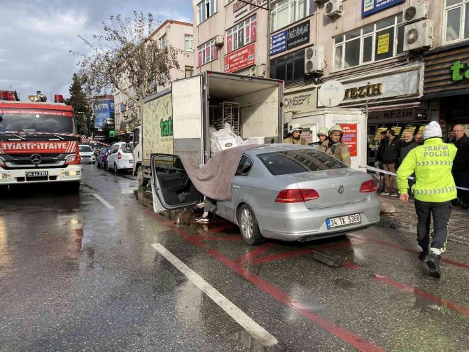 Ümraniye’de Kalp Krizi Geçiren Sürücü Kaza Yaptı, Ağır Yaralandı