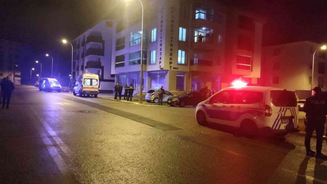 Balkondan Düşen Yaşlı Kadın Hayatını Kaybetti