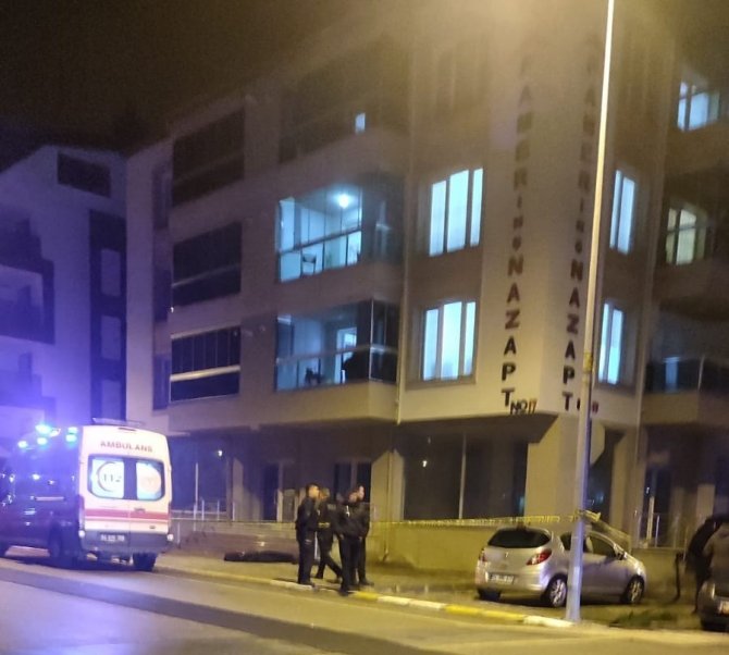 Balkondan Düşen Yaşlı Kadın Hayatını Kaybetti