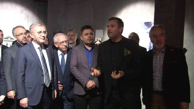 Üsküdar’da İ̇skender Pala’nın 13 Romanı 13 Resme Dönüştü