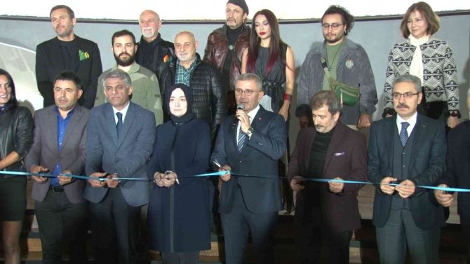 Üsküdar’da İ̇skender Pala’nın 13 Romanı 13 Resme Dönüştü