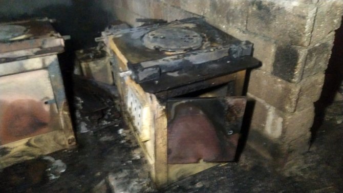 Van’da Depodaki Yangında Kışlık Erzak Ve Kömürler Yandı