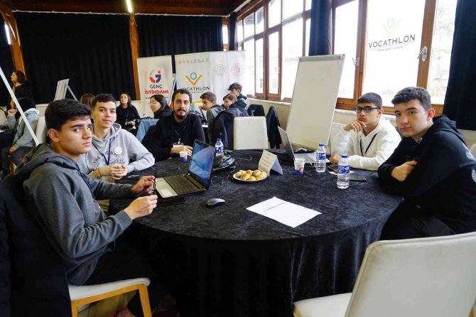 Lise Öğrencileri Türkiye’de İlk Olan Girişimcilik Programı İle Proje Geliştiriyor