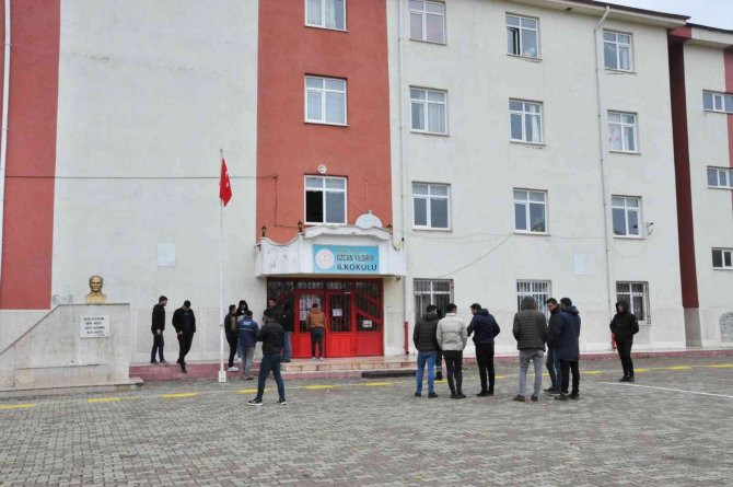 Yozgat’ta Başkasının Yerine Ehliyet Sınavına Girmeye Çalışan Şahıs Pencereden Atlayıp Kaçtı