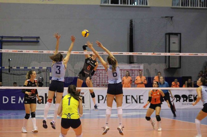 Sultanlar Ligi: Aydın Büyükşehir Belediyespor: 0 - Eczacıbaşı Dynavit: 3