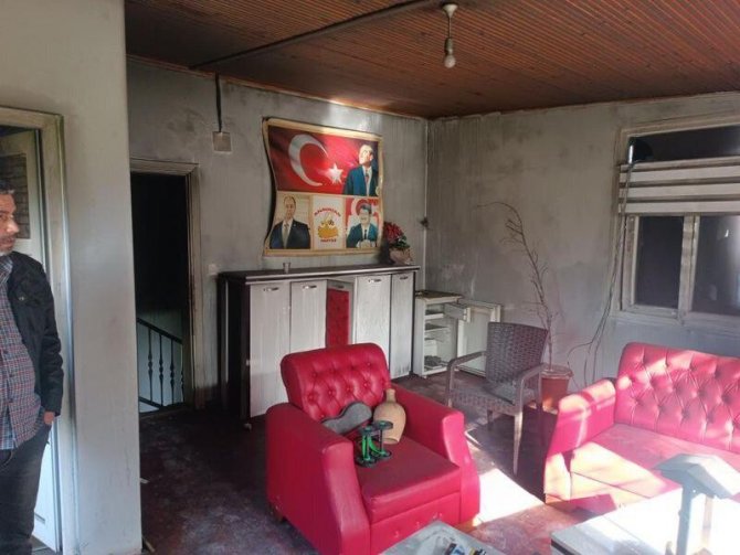 Adana’da Anap Başkanlığı Kundaklandı