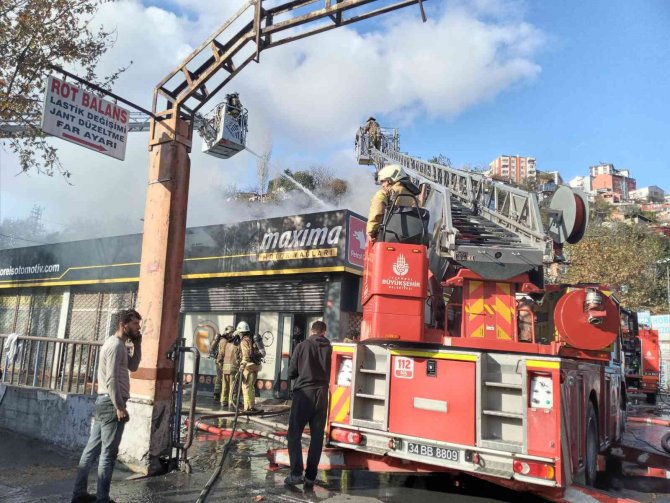 Alibeyköy Oto Sanayide Yangın Paniği