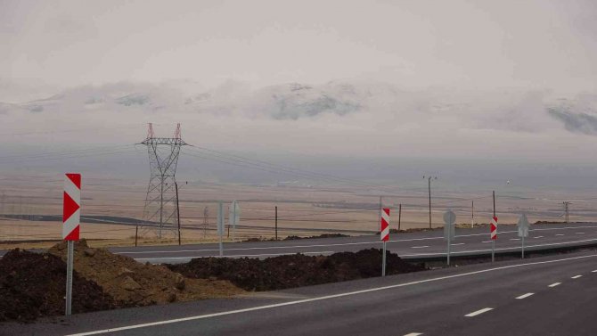 Ardahan’da Zirvede Kar Ve Sis Görsel Şölen Oluşturdu