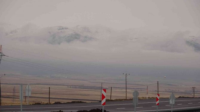 Ardahan’da Zirvede Kar Ve Sis Görsel Şölen Oluşturdu