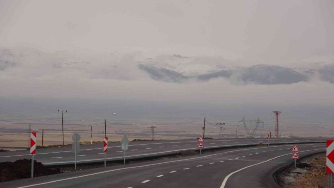 Ardahan’da Zirvede Kar Ve Sis Görsel Şölen Oluşturdu