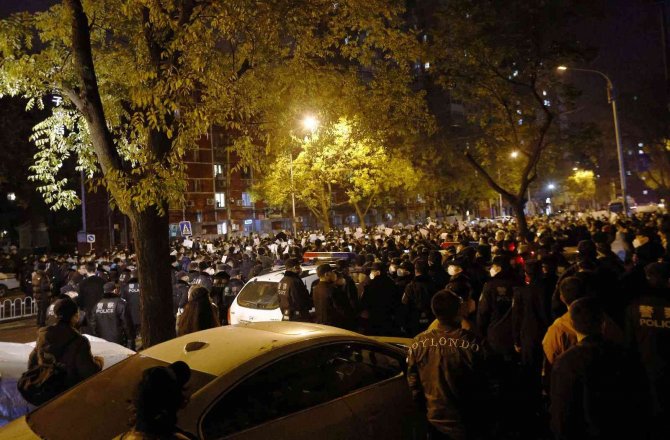 Çin’de Covid-19 Önlemlerine Karşı Protestolar Devam Ediyor