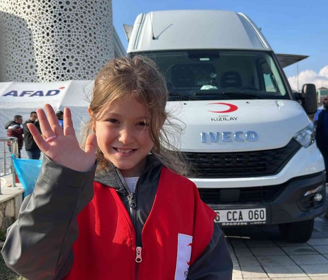 Depremi Yaşayan Minik Elisa’dan Vali’ye Mektup