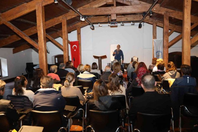 Selçuk’ta ‘Şiddetsiz İ̇letişim Atölyesi’