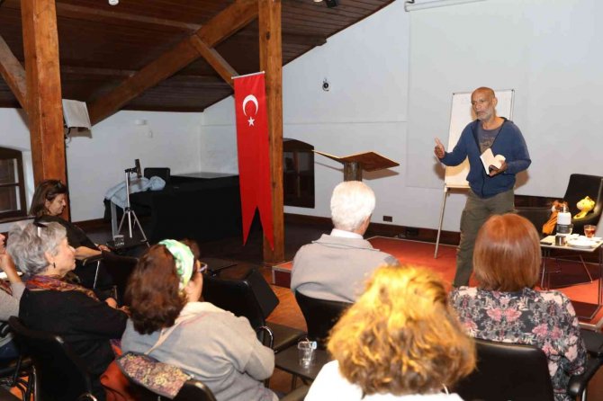 Selçuk’ta ‘Şiddetsiz İ̇letişim Atölyesi’