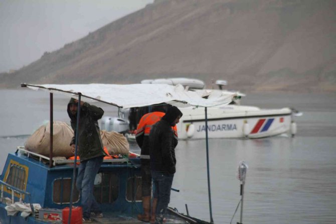 Suda Kaybolan Balıkçının Bulunması İçin Çalışmalar Sürüyor