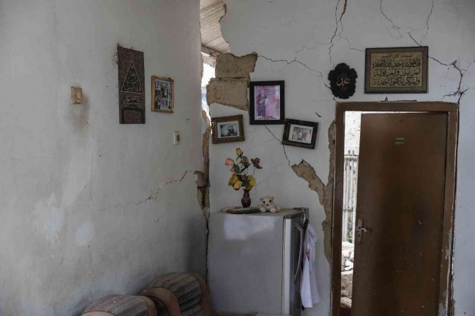 Endonezya’daki Depremde Can Kaybı 321’e Yükseldi
