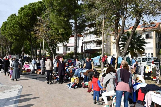 Köyceğiz’de Kasım Ayı İkinci El Pazarı Kuruldu