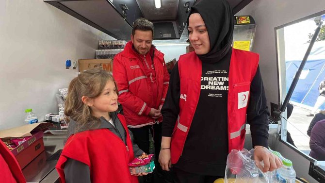 Depremi Yaşayan Minik Elisa’dan Vali’ye Mektup