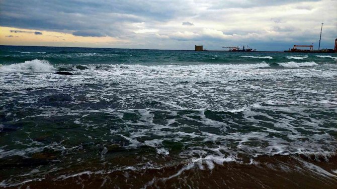 Marmara’da Deniz Ulaşımına Poyraz Engeli