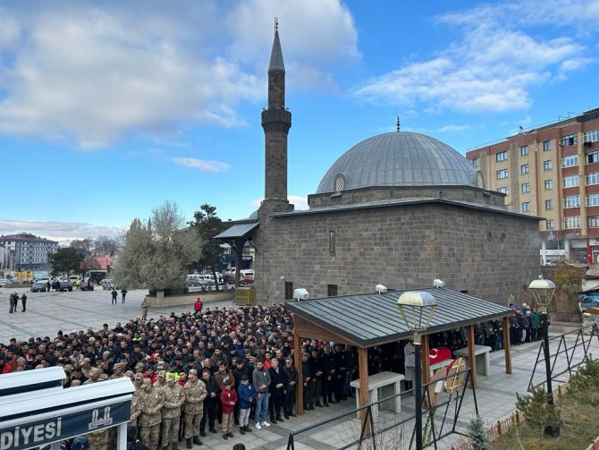 Görev Yerine Giderken Trafik Kazasında Şehit Olan Polat, Memleketi Erzurum’da Son Yolculuğuna Uğurlandı