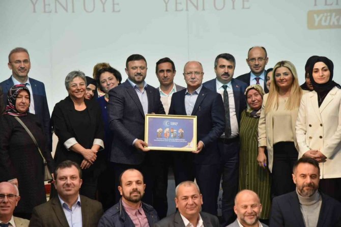 Ak Kadrolar Bursa’ya Doğru Hizmetlerin Verilmesi İçin Çalışıyor